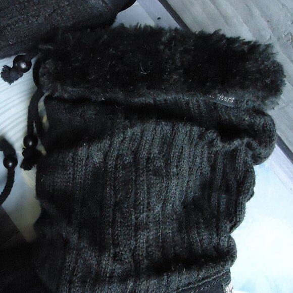 SIZE 7.5. Skechers Australia black knit ankle boots - Picture 13 of 16